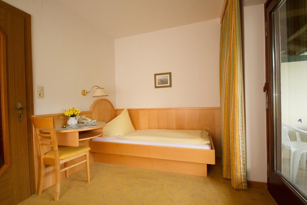Hotel Garni Sonnblick Bad Kleinkirchheim Rum bild