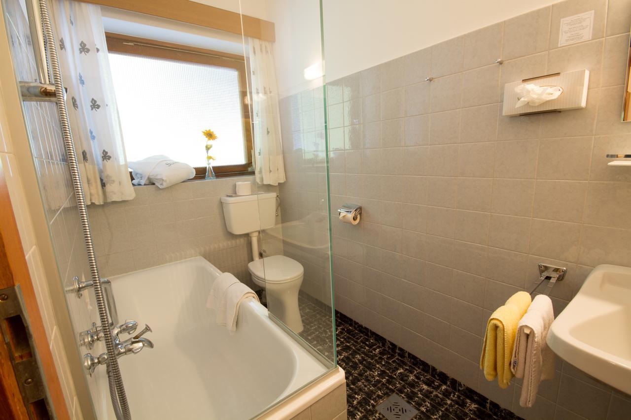 Hotel Garni Sonnblick Bad Kleinkirchheim Rum bild